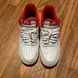 air force’s university reds size 9